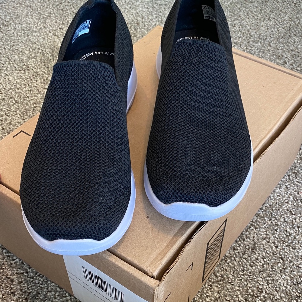 Skechers Women's Black Slip-On Air Cooled GOGA Mat Athletic Shoes - Picture 3 of 7